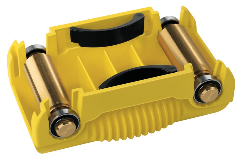 Gelbes Structurite Nordic Pro Strukturiergerät mit zwei goldenen Walzen und schwarzen Griffen.