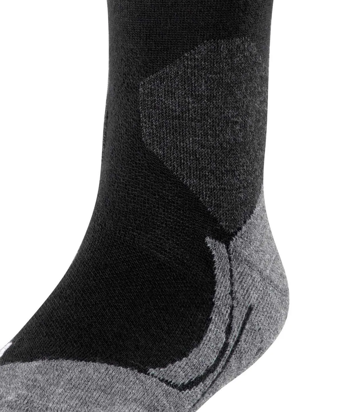 Close-up of a black sports sock with gray knit patterns reinforcing the heel and ankle. Fine knit and anatomically shaped, padded zones in gray emphasize comfort, grip, and support during sports.
