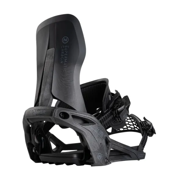 Attacco da snowboard Nidecker Supermatic Carbon grigio scuro con highback aperto. I dettagli mostrano la struttura e il logo.