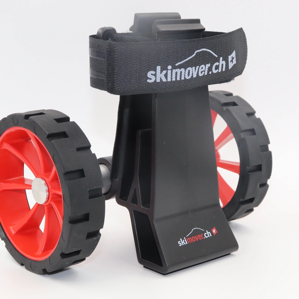 Detailansicht des Skimover Traveller Pro: Schwarzer Grundkörper mit roten Rädern und Klettriemen.