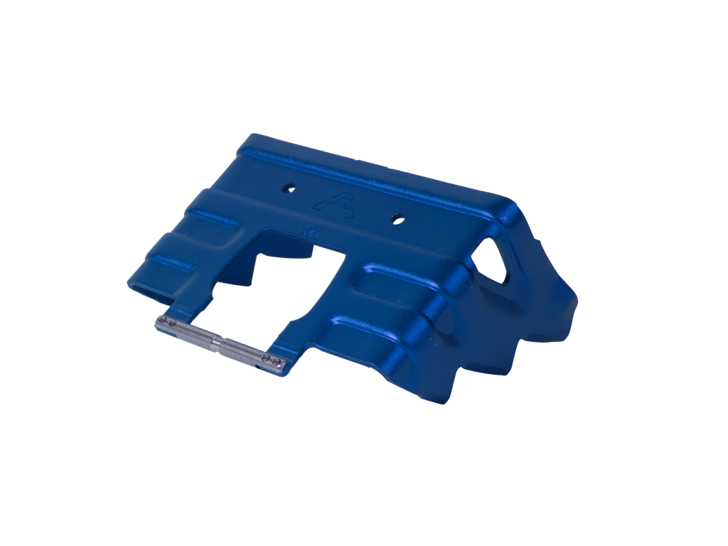 Blaues Dynafit Harscheisen Blaues Dynafit Harscheisen mit Zacken und einem Metallstift für Skitouren.
