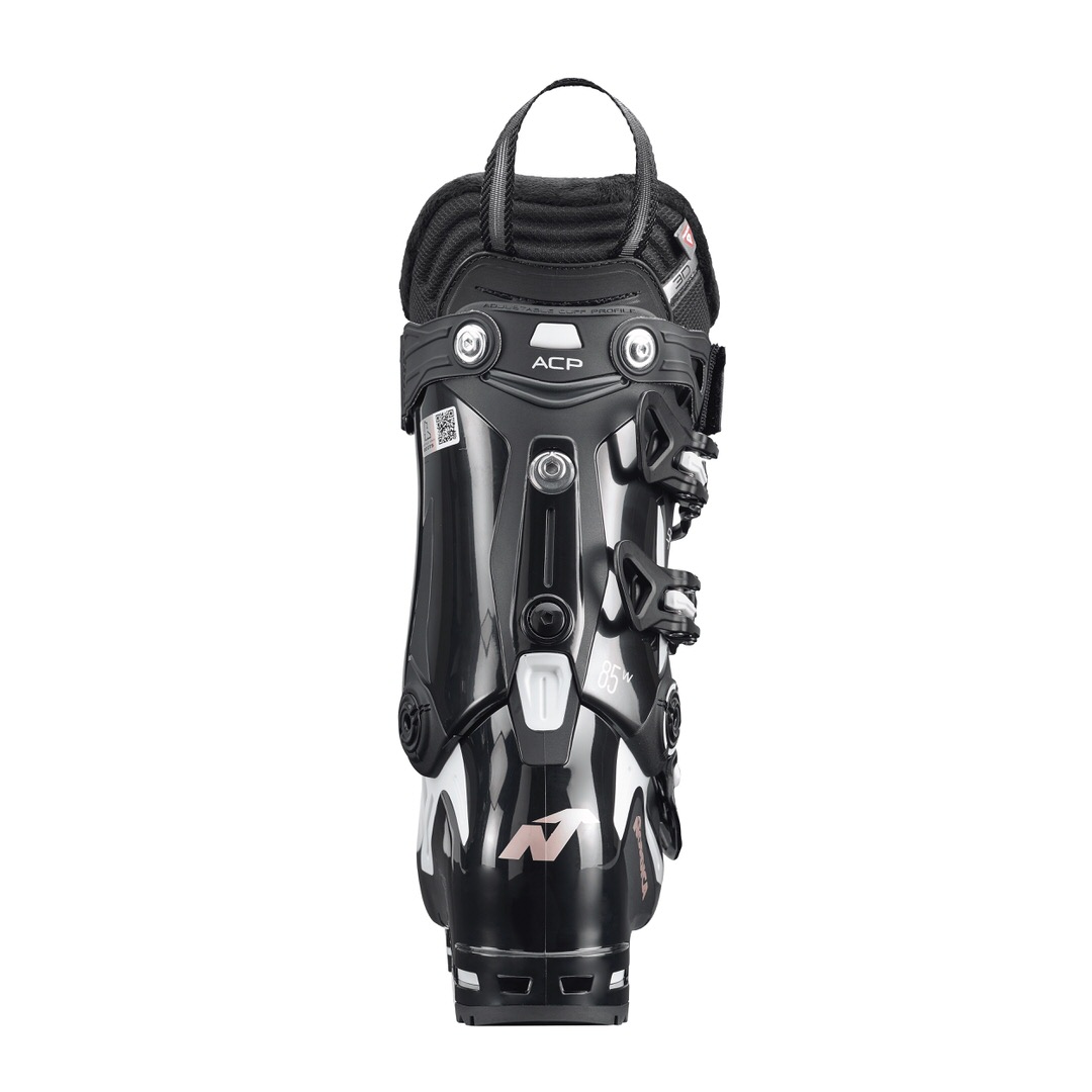 Nordica Speedmachine 85 W Schwarzer Nordica Speedmachine 85 W Skischuh von hinten, mit Schnallen und Schlaufe am Schaft, Logo unten.