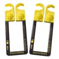 Zwei gelb-schwarze Skibat Pro Ski Tragehilfen aus Kunststoff im Paar, mit Skistock-Clip und Beschriftung "Made in France".
