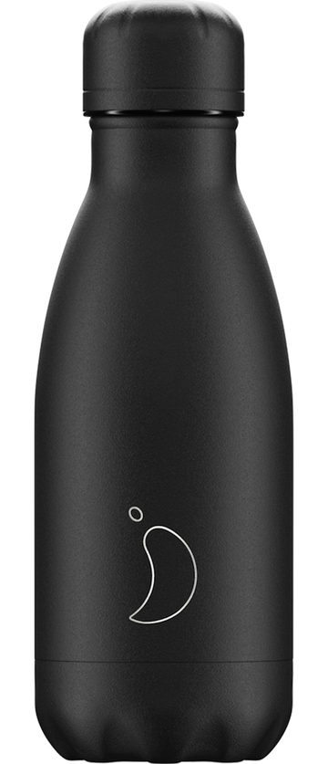Schwarze Chillys Trinkflasche (260ml) mit silbernem Logo. Die Flasche hat eine abgerundete Form und einen schwarzen Deckel.