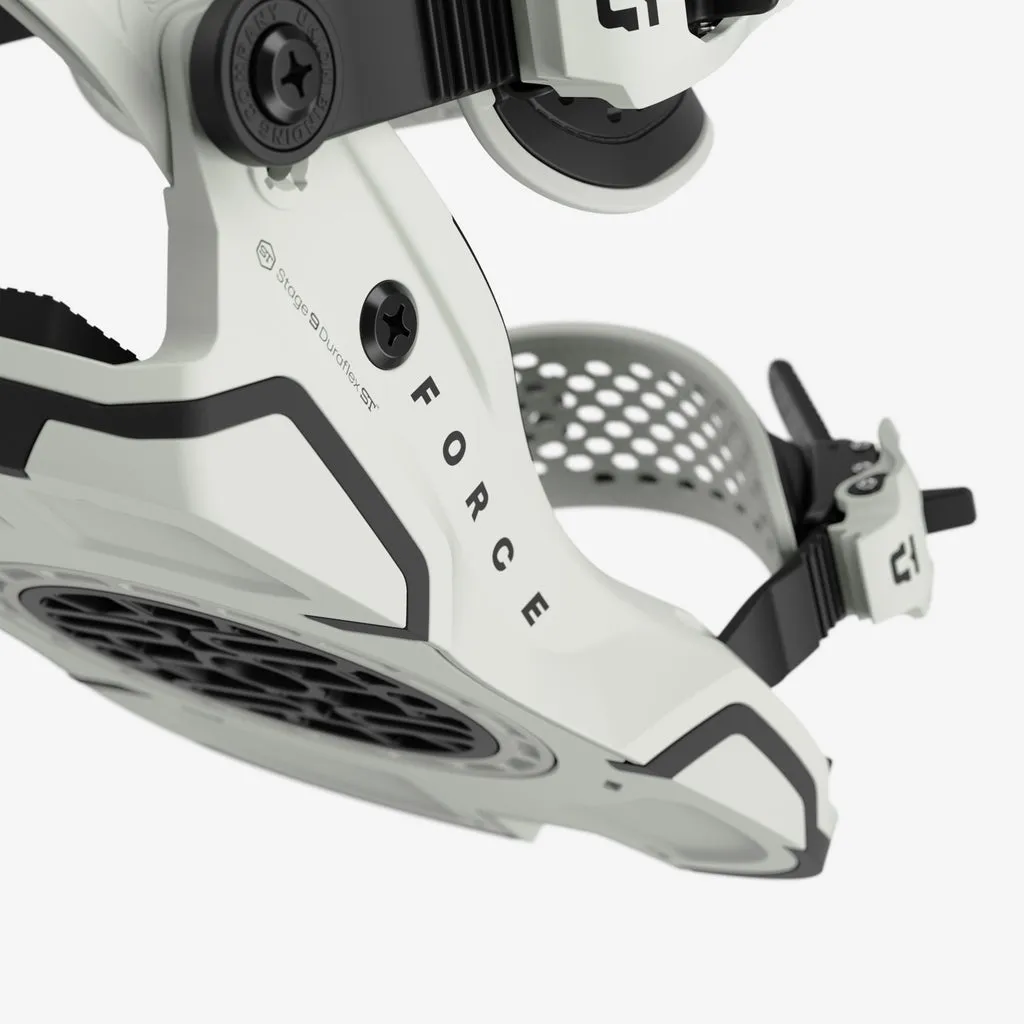 Detailansicht der Union Force Snowboardbindung in Sand, Fokus auf Baseplate und Highback.