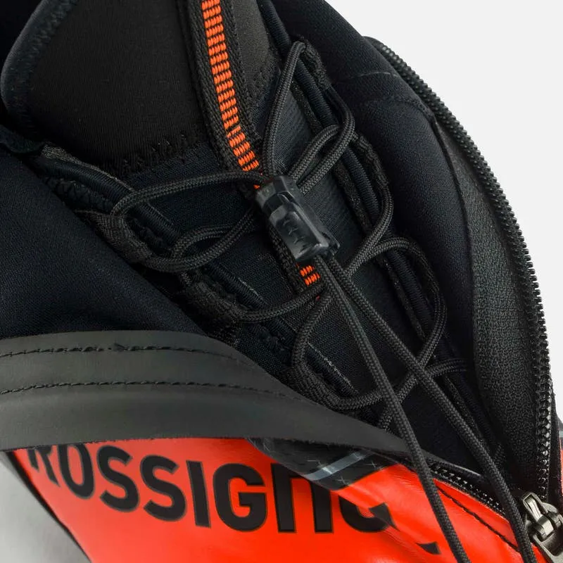 Vue détaillée de la chaussure de ski de fond X-IUM W.C. Skate avec laçage, fermeture éclair et inscription rouge.
