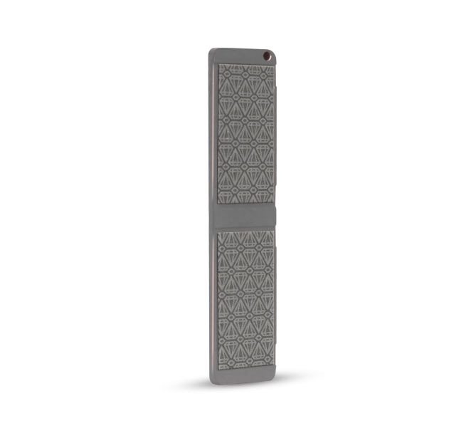 Lime diamantée grise Lime diamantée étroite et rectangulaire avec motif, teinte grise.