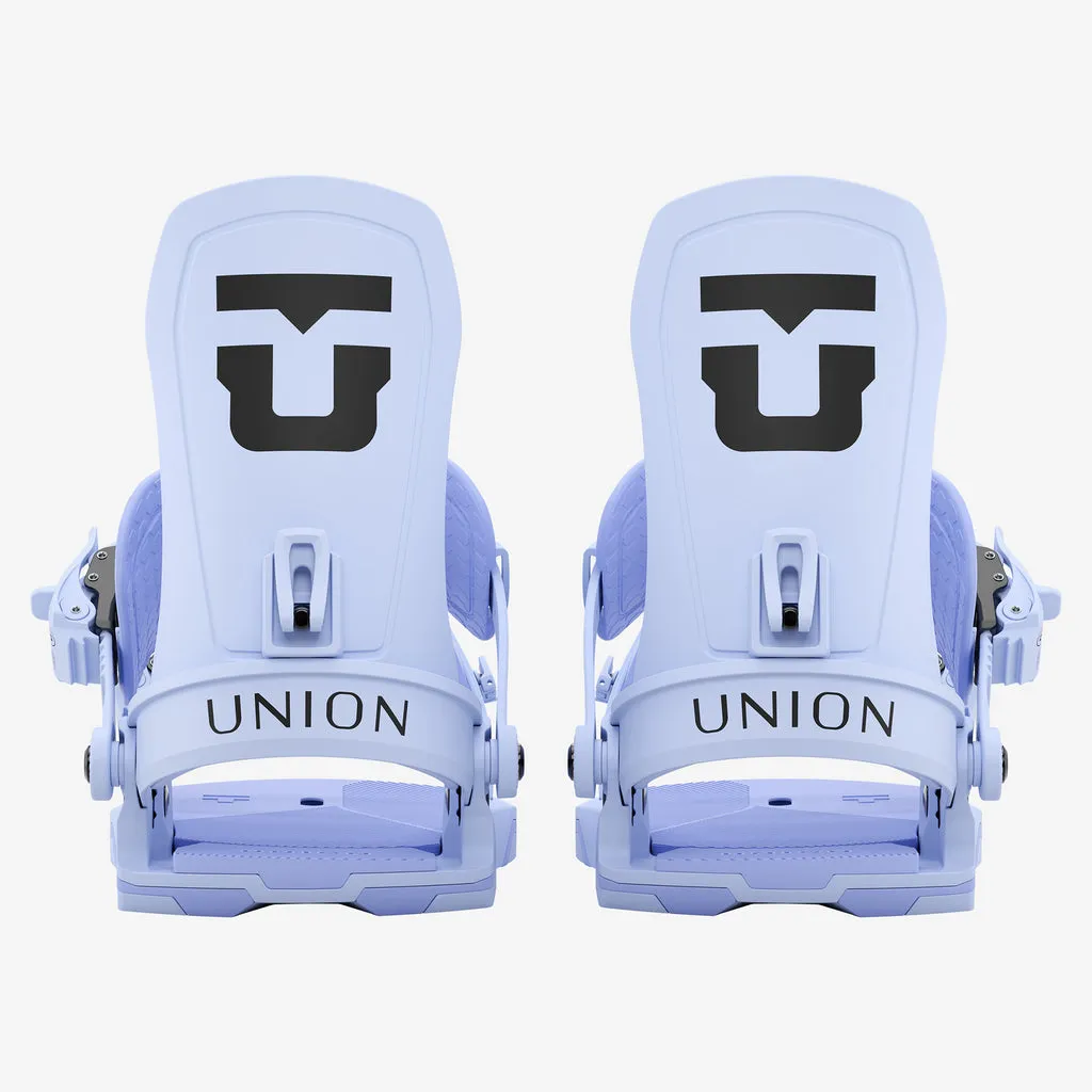 Zwei hellblaue Union Snowboardbindungen, frontal ausgerichtet, mit schwarzen Union-Logos auf weißem Hintergrund.