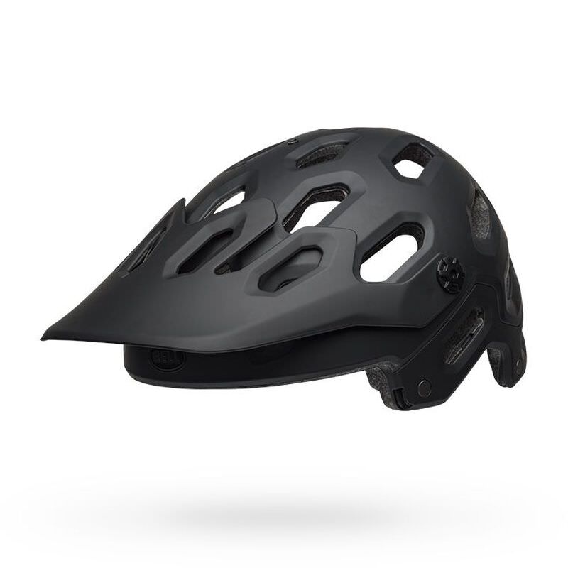 Matt schwarzer Super 3R Fahrradhelm, Seitenansicht, mit Visier und Belüftungsöffnungen.