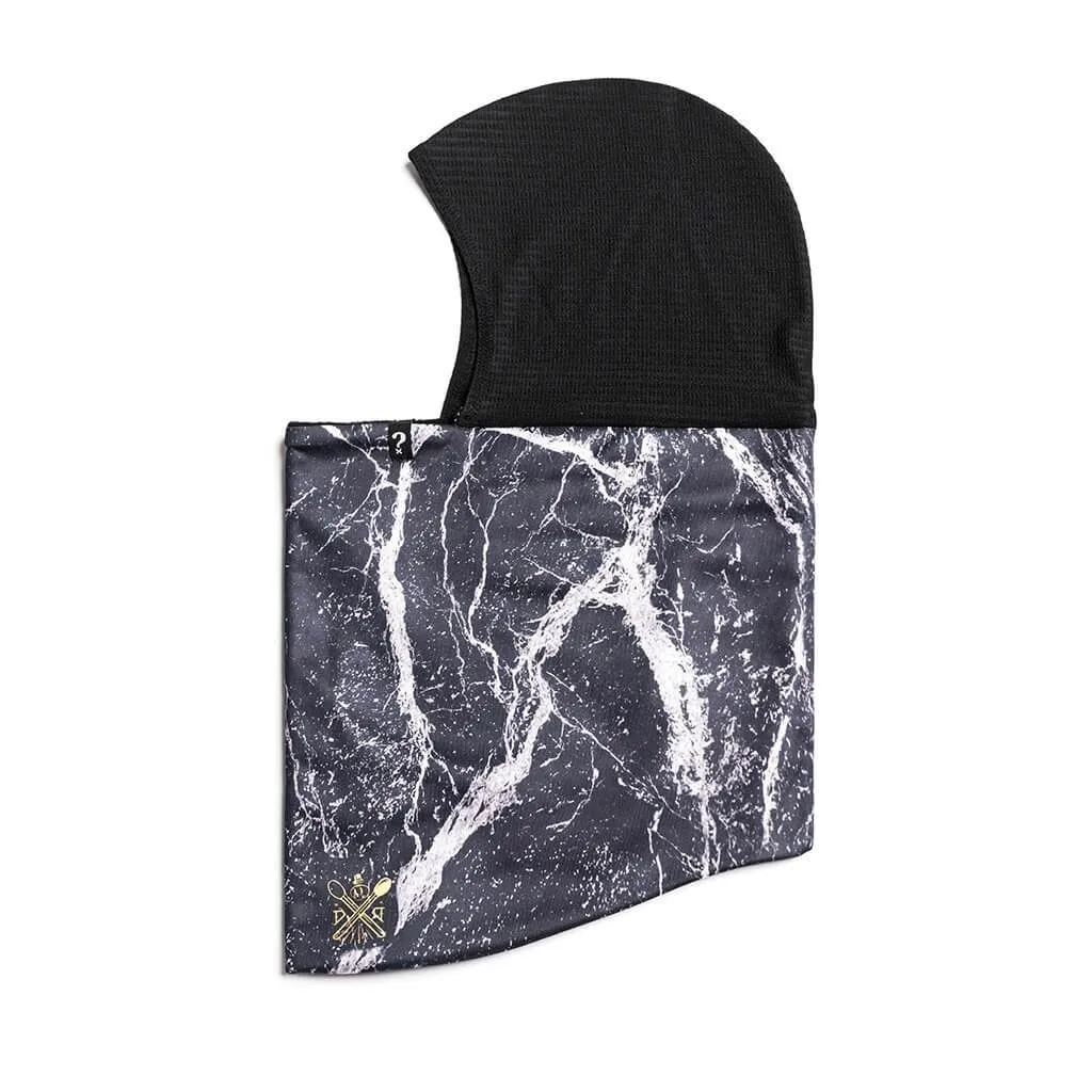 The Mask Monument : Cagoule/chauffe-cou avec motif en marbre et coiffe noire.