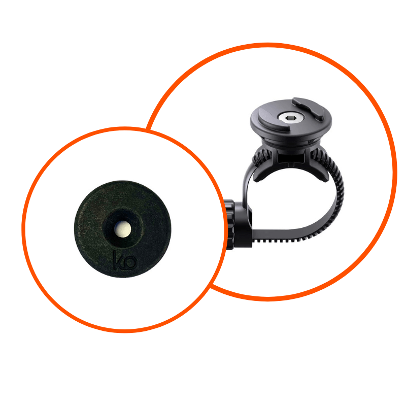 Kommit Bike Mount Bundle Detailaufnahme von kommit Bike Mount Bundle, bestehend aus SP-Connect Micro Bike Mount und runder Halterung mit "ko"-Logo.