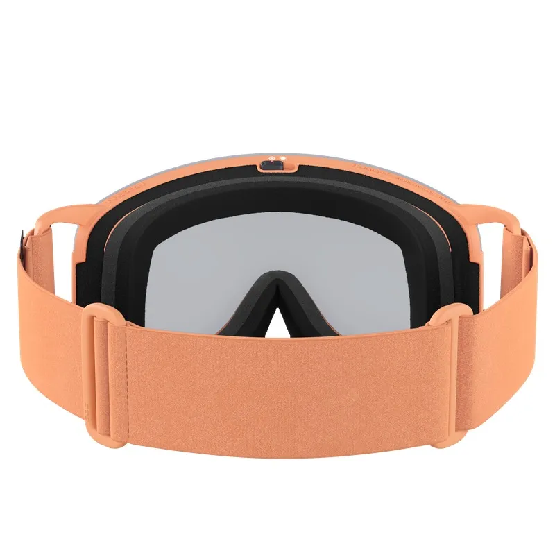 Ski- oder Snowboardbrille in Pfirsichfarbe mit grau getönter Linse und verstellbarem Band.