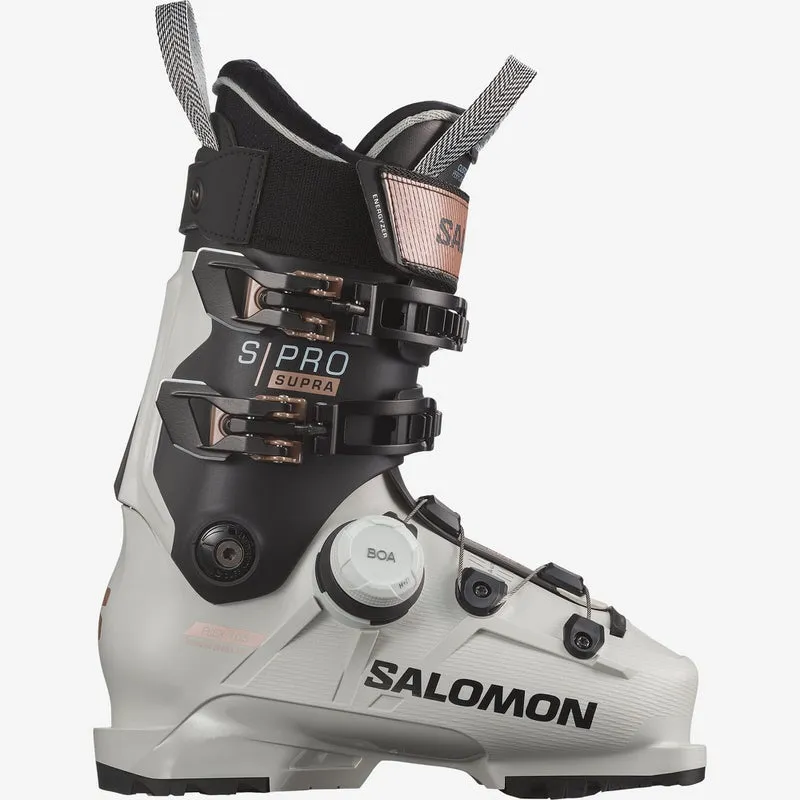 Chaussure de ski blanche Salomon S/PRO SUPRA BOA 105W, vue latérale. Le système BOA et les boucles sont visibles.