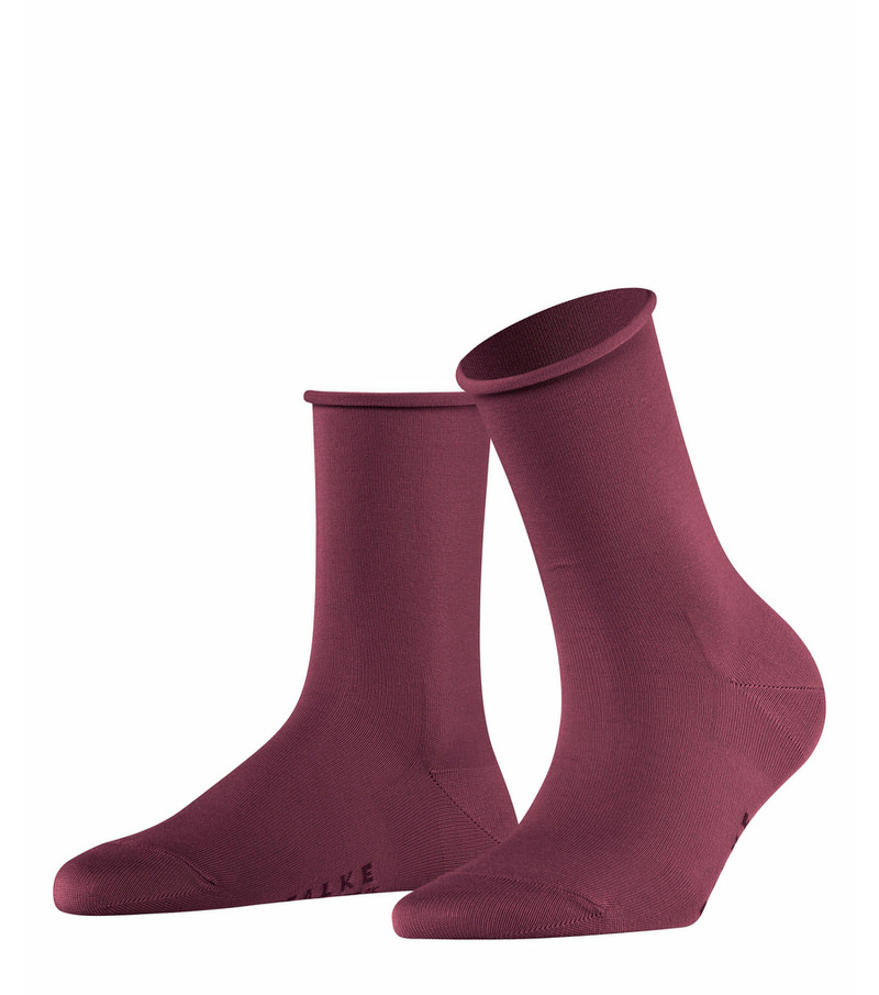 Zwei Active Breeze Damen Socken in Plum Pie Farbe, aufrecht stehend.