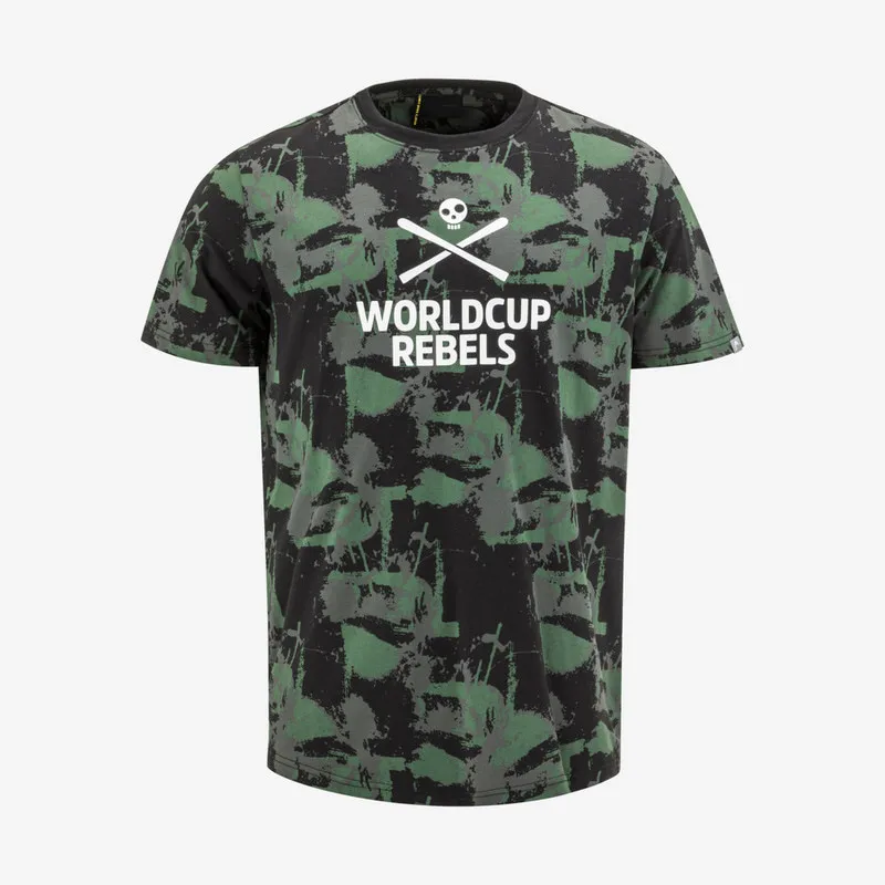 T-shirt nera/verde con motivo mimetico, logo "World Cup Rebels" con teschio e sci incrociati al centro.
