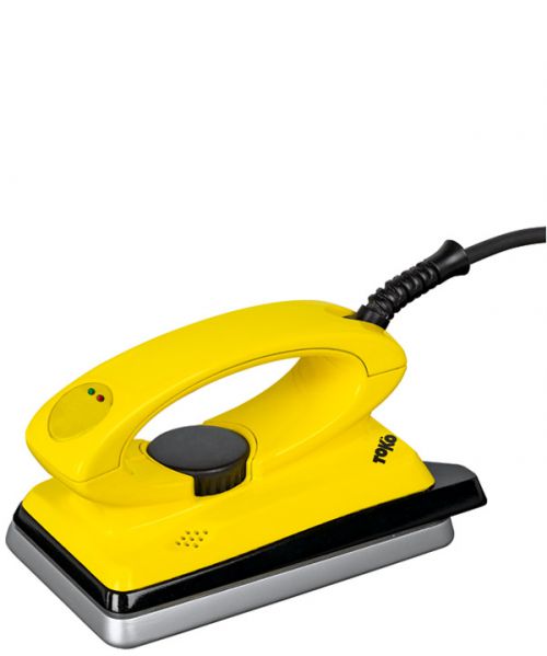 Gelbes Toko T8 Wax-Bügeleisen mit schwarzem Kabel und Regler, auf silberner Basis.
