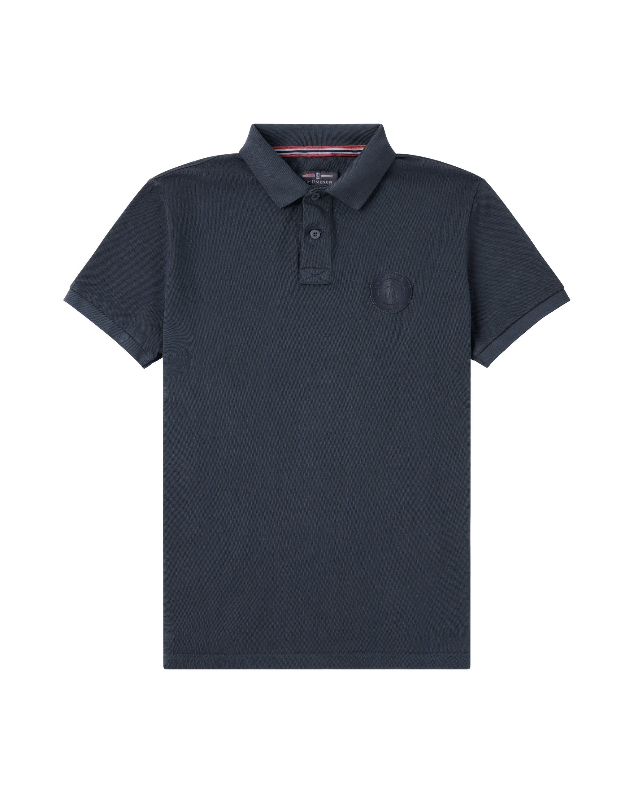 Dunkelblaues Poloshirt mit Kragen, kurzen Ärmeln, Knopfleiste und Ton-in-Ton-Logo auf der Brust.