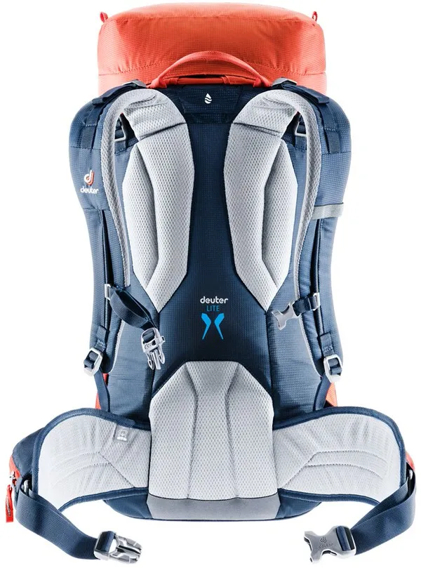 Nahaufnahme des Deuter Guide Lite 30 Rucksacks in Seagreen-Navy, Rückenansicht mit Tragegurten und Hüftgurt.