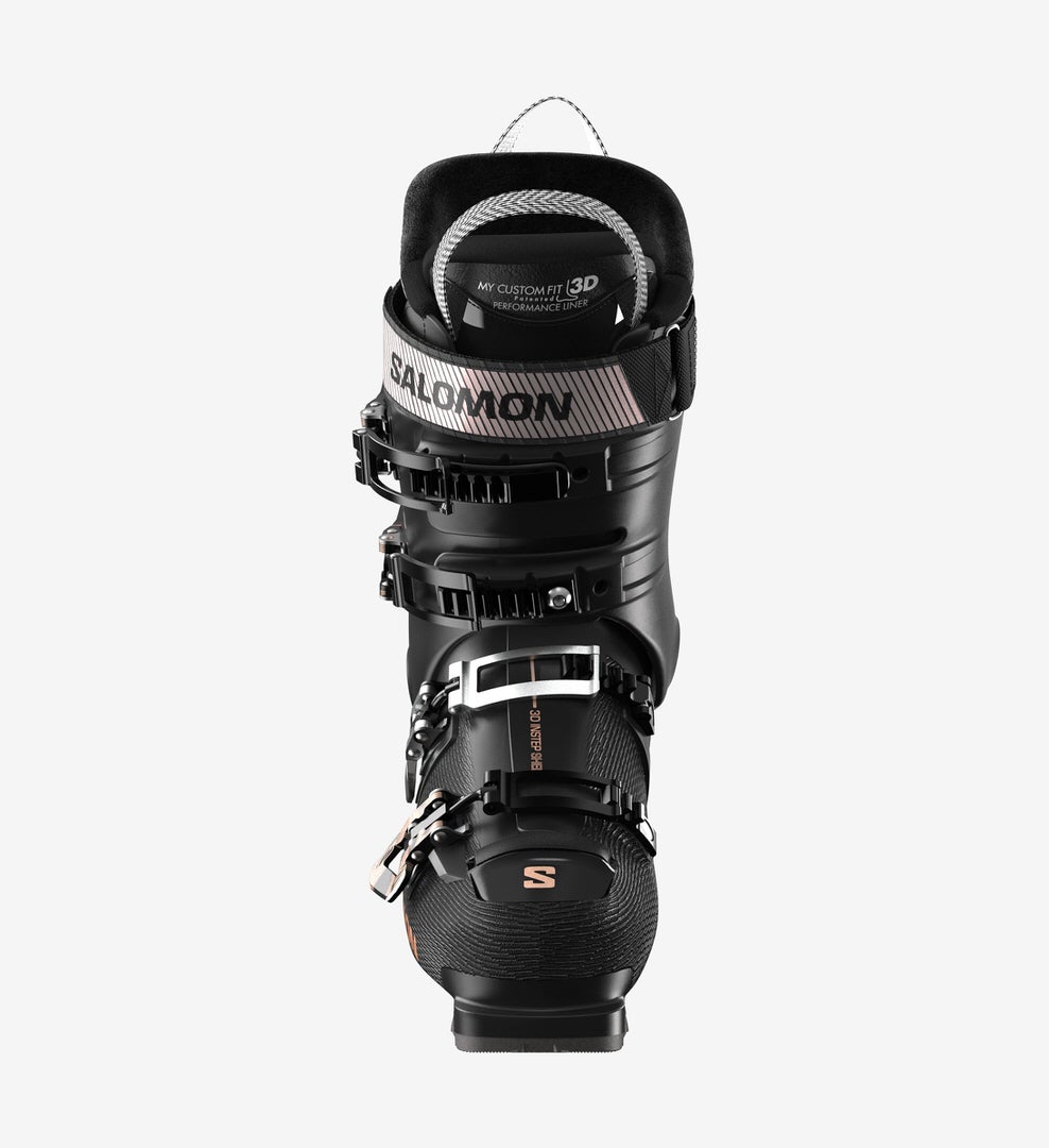 Schwarzer Salomon S/PRO ALPHA 90 W Skischuh von vorn, Schnallen und Innenschuh sichtbar.