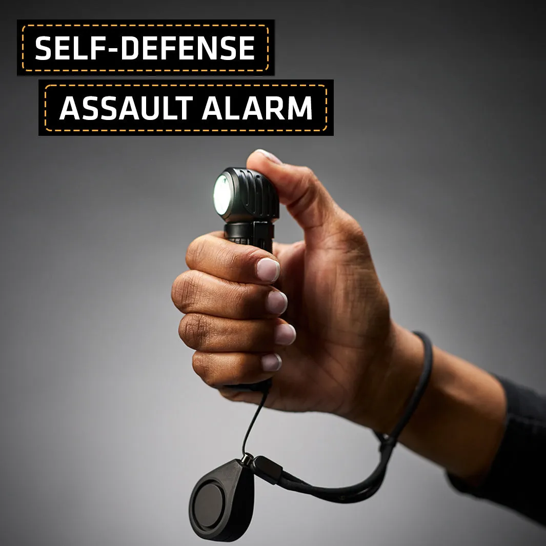 Hand hält leuchtende M6xr Bodyguard Lampe; Anhänger am Handgelenk. Beschriftungen: Selbstverteidigung, Überfallalarm.