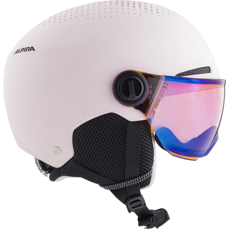 Casque de ski "Alpina Zupo Visor " en rose mat. Le casque a une visière réfléchissante. Vue sur le côté du casque.