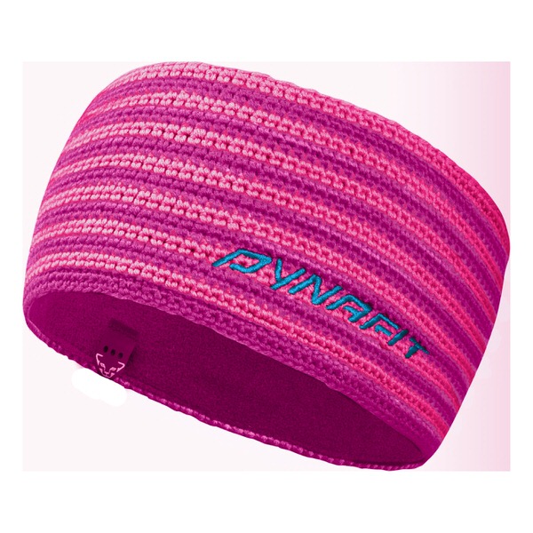 Handgestricktes Stirnband in Pinktönen mit blauem Dynafit-Schriftzug.