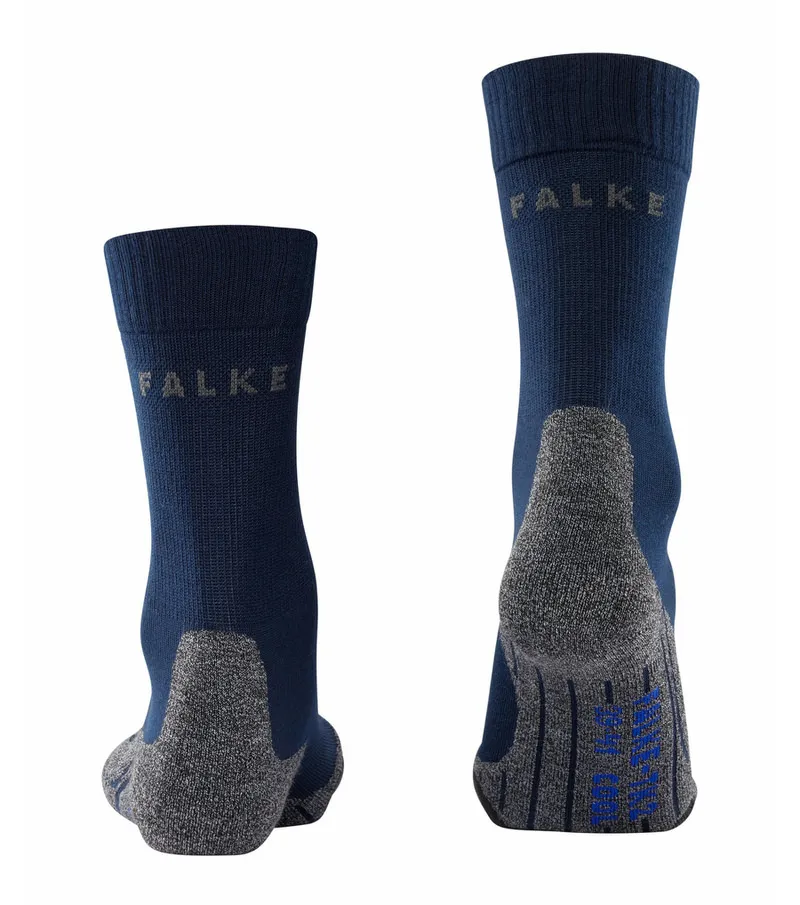 Deux chaussettes de trekking TK2 Cool bleu marine pour homme, montrées de dos, avec le talon et les orteils gris, marque "FALKE".