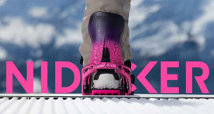 Ein Fuß in einer rosafarbenen Snowboardbindung mit rissigem Muster, im Hintergrund Schnee und der Schriftzug "Nidecker".