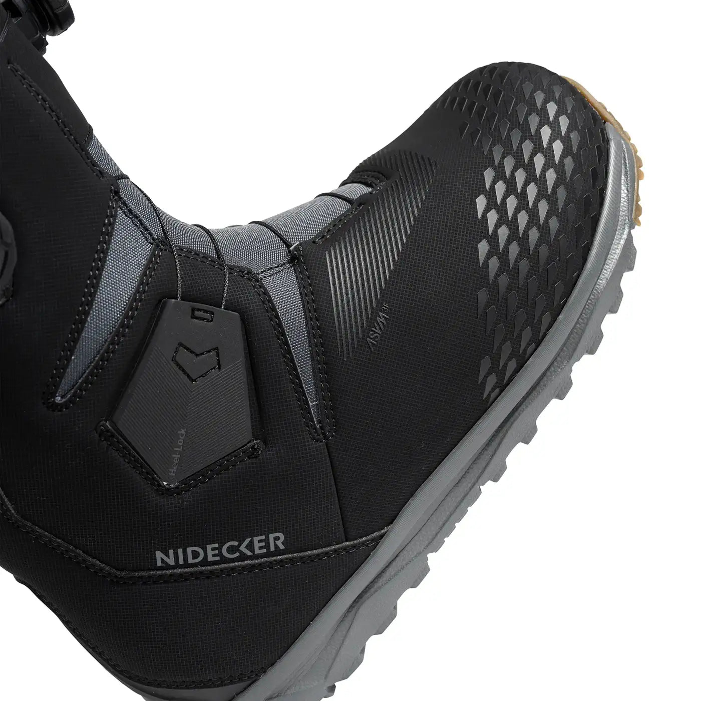 Detailansicht eines schwarzen Nidecker Snowboardboots mit grauer Sohle und Heellock-System. Das Obermaterial hat ein Rautenmuster.