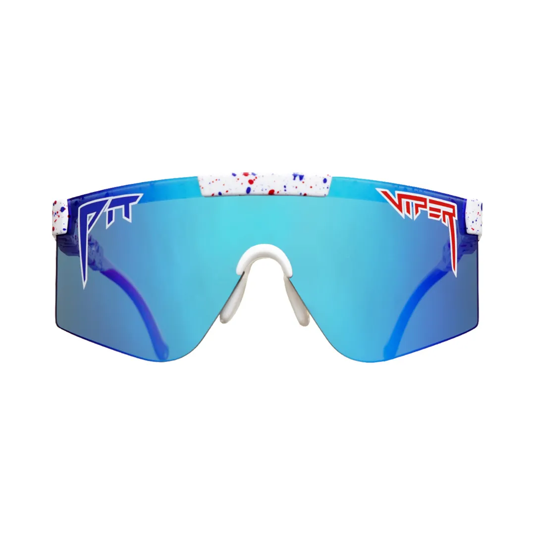 Occhiali da sole polarizzati blu con logo e puntini bianchi e rossi.