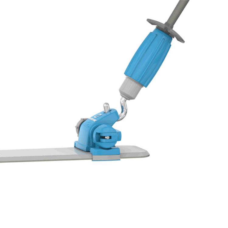 Der blaue Hookease Ski Trainer ist seitlich an einem Kinderski befestigt. Ein blauer Griff, ähnlich dem oberen Ende eines Skistocks, ist über eine silberne Verbindung angebracht. Er ermöglicht direkte Kontrolle für effizientes Skitraining.