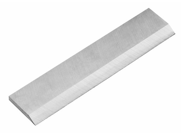 Metall Haarlineal in silberner Farbe, schräge Ansicht auf weißem Grund.
