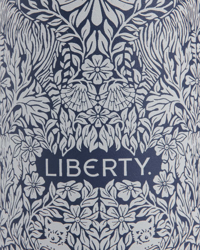 Dettaglio della bottiglia Liberty Survival Bottle con motivo floreale e la scritta "LIBERTY".