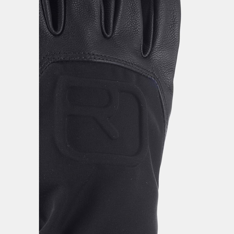 Primo piano del guanto nero Ortovox High Alpine con pelle sulle dita e logo in rilievo.