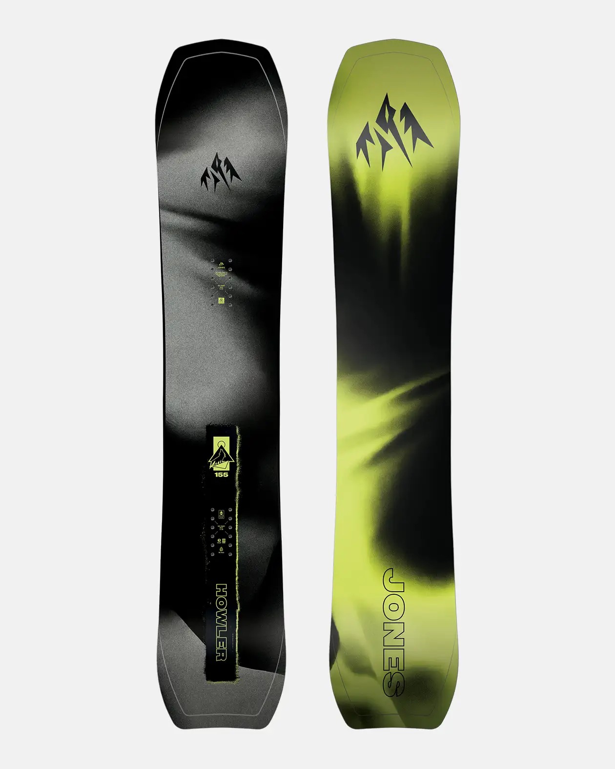 Zwei Snowboards, eines schwarz mit grauen Akzenten und das andere gelb-schwarz, stehen nebeneinander aufrecht.