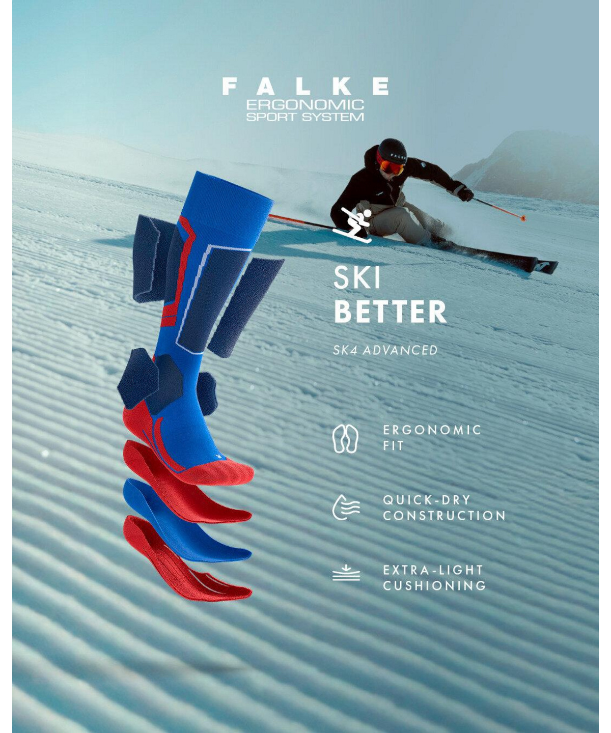 Falke SK4 Advanced Skisocken in Blau und Rot, in mehreren Schichten gezeigt, betonen ergonomische Passform, schnelltrocknende Verarbeitung und extra-leichte Polsterung. Im Hintergrund fährt ein Skifahrer einen präparierten Hang hinab.