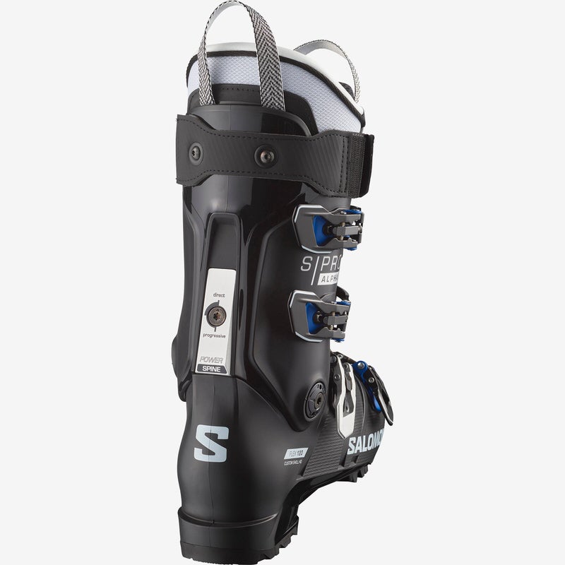 Schwarzer Salomon S/PRO Alpha 120 Skischuh von hinten, mit Schnallen, Riemen und Logos, vor hellem Hintergrund.