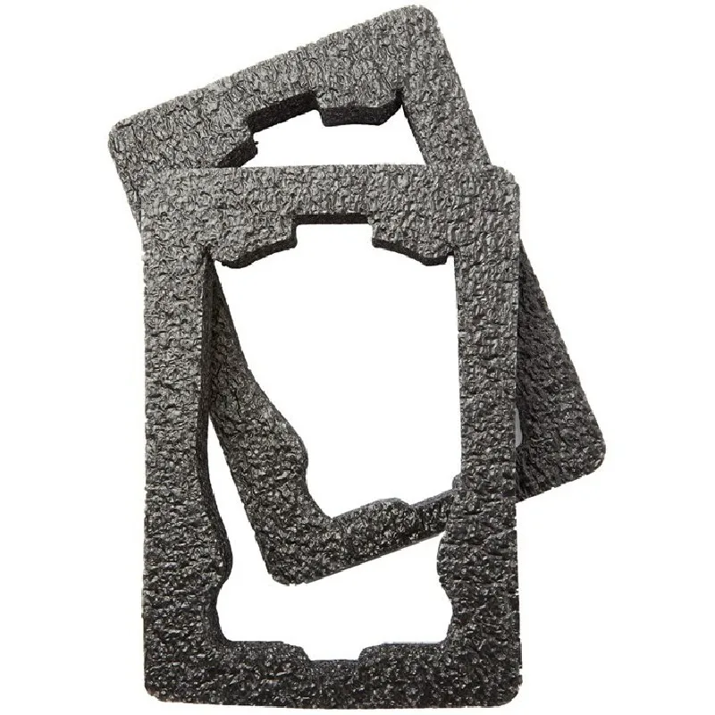 Deux protecteurs rectangulaires gris Karakoram Quiver Protectors avec encoches, légèrement décalés l'un par rapport à l'autre.