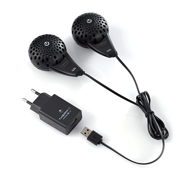 Therm-ic Schuhtrockner Mini Schwarzer Therm-ic Dryflow Mini Schuhtrockner mit Netzteil und USB-Kabel auf weißem Hintergrund.