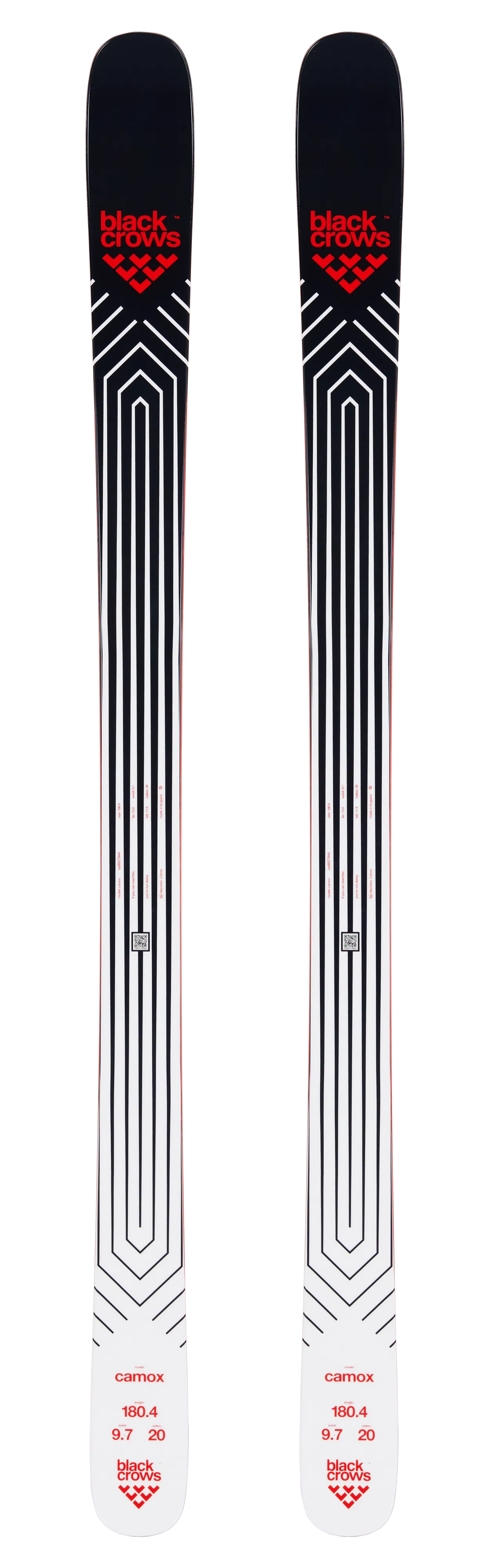 Deux skis Camox Black Crows avec un design graphique noir et blanc, le logo et la désignation du modèle.