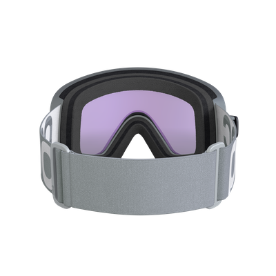 Draufsicht einer Skibrille mit lila Gläsern, grauem Rahmen und grauem Kopfband vor einem weißen Hintergrund.