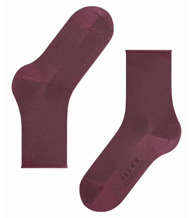 Damen Socken "Active Breeze" in Pflaume: Ein Paar, eines liegend, eines stehend.