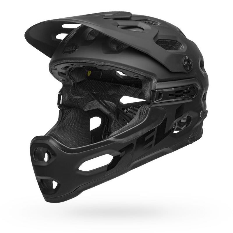 Mattschwarzer Mountainbike-Helm Mattschwarzer Super 3R Mountainbike-Helm mit abnehmbarem Kinnbügel, Frontansicht.