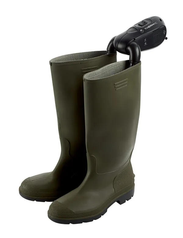 Grüne Gummistiefel mit Thermic Schuhtrockner Plus mit Schlauchanschluss.