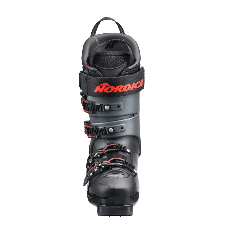 Chaussure de ski noire Nordica Chaussure de ski noire avec inscription Nordica rouge et boucles rouges à l'avant.