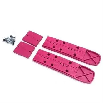 Magenta NTN Freeride Spacer, bestehend aus zwei länglichen Platten, zwei quadratischen Blöcken und Schrauben.