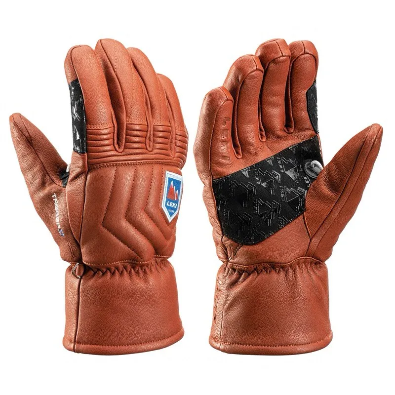 Zwei braune Leki Marbec 3D Handschuhe mit schwarzem Muster und Trigger Loop sind vor einem weißen Hintergrund zu sehen.