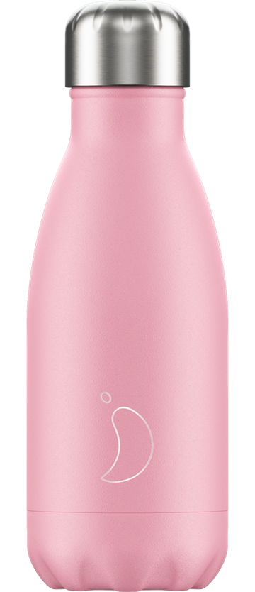 Pastellrosa Chillys Flasche Schlanke, pastellrosa Chillys Trinkflasche mit silbernem Deckel und Markenlogo in Tropfenform.