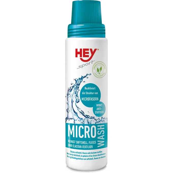 Weiße Flasche Micro Wash für Textilien aus Microfaser und Fleece mit blauem Deckel. Wasser-Effekt und Label mit Text.