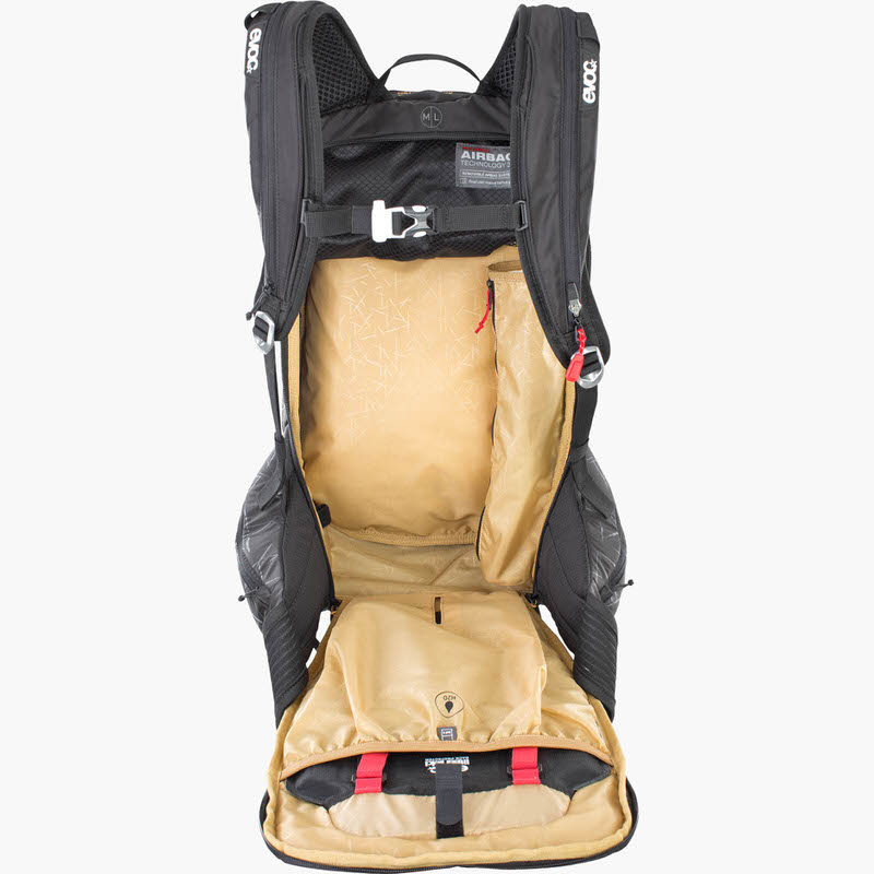Geöffneter, schwarzer Evoc Line R.A.S. Protector 22L Rucksack mit goldfarbenem Innenraum und roten Details.